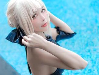 Kitkat Cosplay的长腿写真，原图展示了一种优雅，足以让凌乱的心都静止。