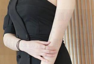 MFStar模范学院 - 李颖煊baby的婚纱美图合集——翻开这本“我见过绝美女子”的休闲读物，真是不想回头了。