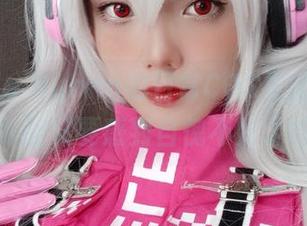 Messie Huang的日常COS更新，某些人可能又要感到自愧不如了吧？