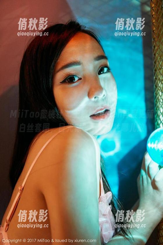 MiiTao蜜桃社 - 王婉悠Queen再度更新白丝套图，目光似乎不知该往哪儿放