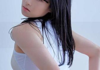 Myung Ah的短裙，原图不解释，每个细节都在叫嚣。