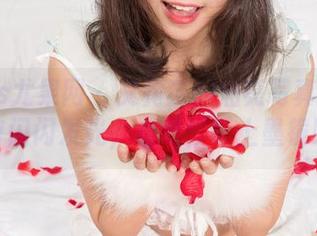 UGirls尤果网 - 艾霓莎的油亮写真：在镜头前闪闪发光，是时候带上墨镜啦！