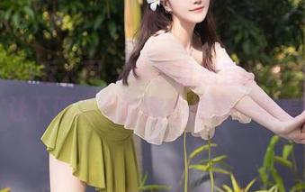 Xiuren秀人网 - 小小白思宜的裤里丝闪现，让下班路上的我也想来一张美图！