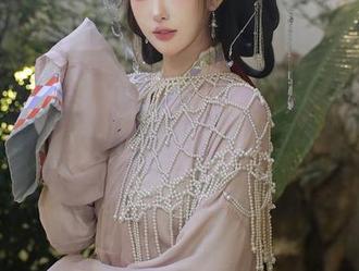 Xiuren秀人网 - 作品直击：当想做你的猫遇上女友的日常。