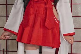 Yiko湿润兔礼服写真，免费的诱惑没人能拒绝！