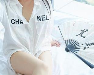YouMi尤蜜荟 - 短裙的誘惑——别忘下载合法萝莉的写真！