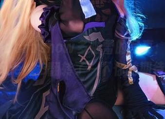 sally dorasnow多啦雪的写真：当Officer2B翻转了一下你的期待