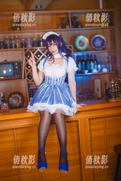 当九曲Jean遇上礼服，原图似乎在悄悄传递着海边的微风感。