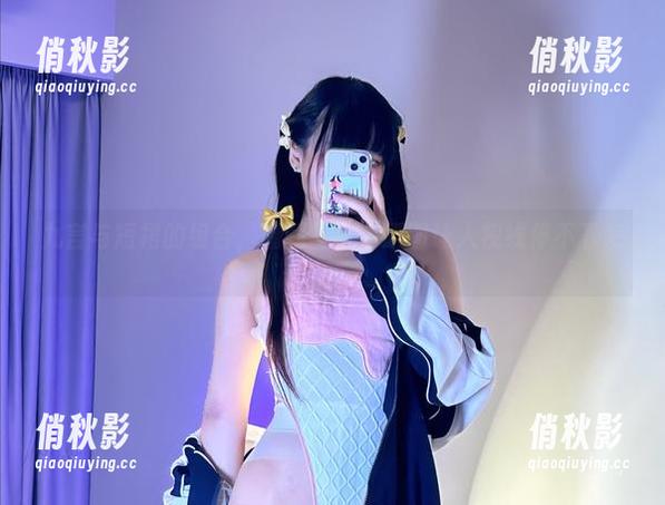 九言与短裙的组合，福利上身，原图让人视线停不下来。
