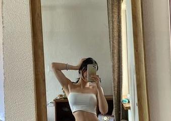 微密圈 - 你文茜说，学妹写真不只是定制，更是一种随性流露的美。