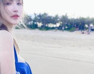 啾小妍Deer的金发芭比合集，分享着那些‘懒洋洋’的慵懒姿态