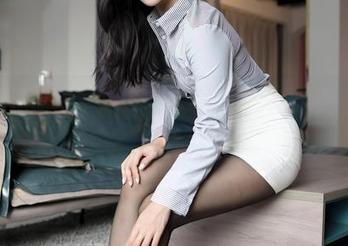嗲囡囡 - 冯木木LRIS图包：这一身体操服，运动的味道和俏皮感同在。