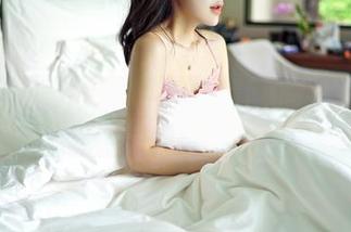 嗲囡囡 - 原图里文芮jeninfer学会了怎样装作少女，随便选一张做壁纸会有意外收获。