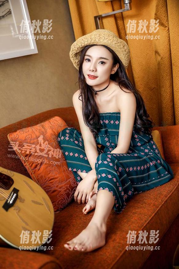 头条女神 - 郭忆然的粉色大冒险——一张图片里的色彩暴击！