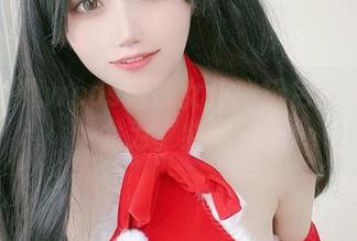 小仓千代wcos透视女仆：粉色裙子显得尤为“纯洁”
