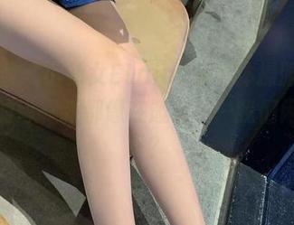 微密圈 - 小仙女ELaine穿着体操服，图包里的每一张都像在邀请……我们闲聊一下？