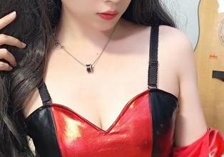 谁说黑白不能有色彩，小女巫露娜的美图让我改观了
