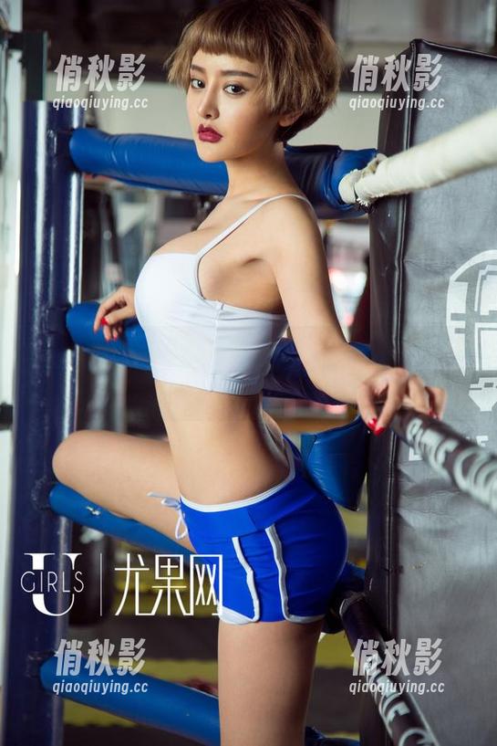 尤果网 - 霓梓心的办公室写真，有些别样的诱惑