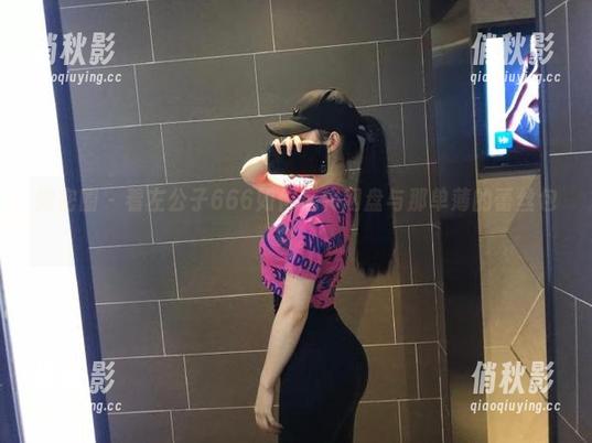 微密圈 - 看左公子666如何玩转网盘与那单薄的蕾丝包臀。