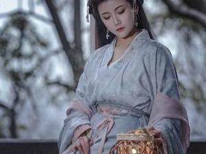 巴鲁巴鲁BaRu的比基尼精选：遮掩与揭示之间的微妙游戏