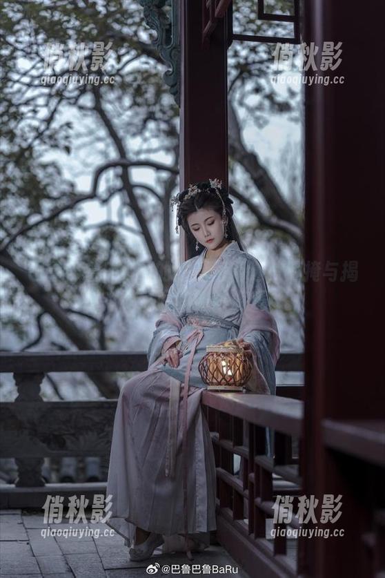 巴鲁巴鲁BaRu的比基尼精选：遮掩与揭示之间的微妙游戏