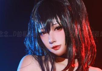 在念念_D的私房里，秘密和镜头之间的逗趣游走。