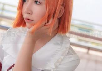 “抱走莫子”与她的皮衣：这组图片好像在低语？