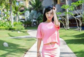 推女郎 - 听说“高清”和“夏天”都出现在易阳的图包里，这组合挺危险的。