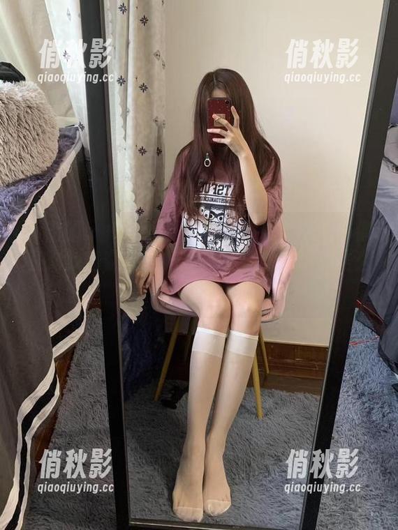 提袜少女 微密圈 - 每一张提袜少女的修女套图都像在对我窃窃私语,是哪个修女给了她这么大自由?