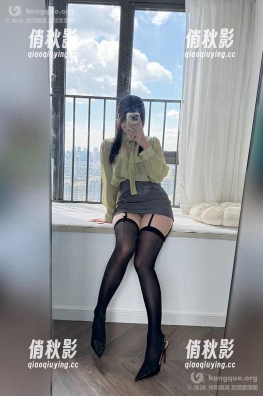 当是一只废喵了碰上瑜伽：下载这个写真集，了解她是如何优雅地辣眼睛的。