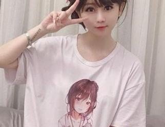 当是依酱吖穿上水手服，私拍原图仿佛时光停滞了。