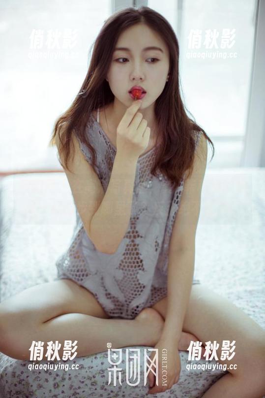 果团网 - 在高清写真里，龚玥菲和她的棉袜一起漫步到哪里了？反正绝不会冷！