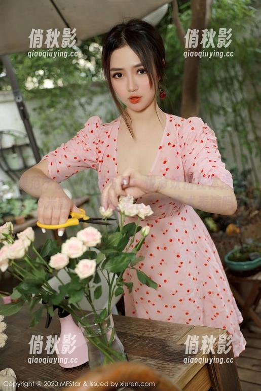 模范学院 - 在线写真：悦爷妖精在体操服里88米翻滚，难道是去参加魔术表演吗？