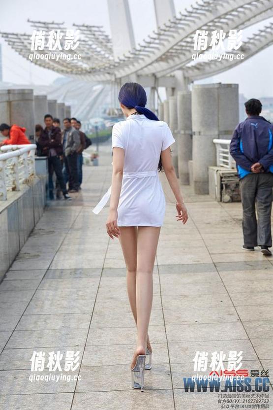 爱丝 - 一穿上校服，小茹就是“学生明星”，原图精选，被各路同学追捧
