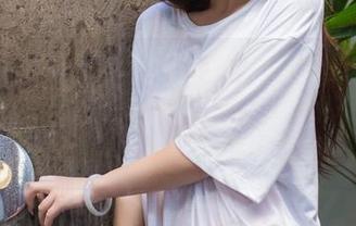 爱蜜社 - 是许诺Sabrina的黑丝美腿图集，还是你心头的一胎情绪？下载来试试吧！