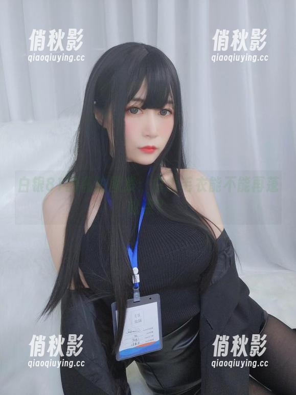 白银81的私拍图集：白色毛衣能不能再蓬松点？