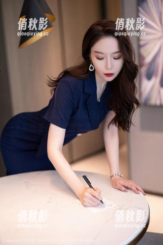秀人网 - 高清图包里的白衬衫，媛宝儿boa真的是在和衣服腻歪，是我没吃饭？