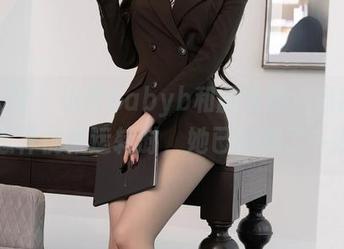 秀人网 - 小乔babyb和服写真：当我思考怎样优雅运转时，她已经摔了一跤…