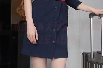 秀人网 - 私房写真大揭秘：小海臀Rena的浴室小日子