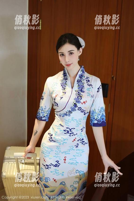 秀人网 - 写真与现实，曼柔的校服似乎在说话