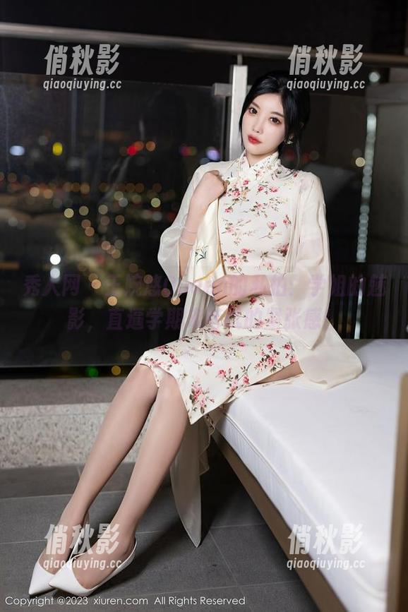 秀人网 - 王婉悠Queen的私拍：学姐的魅影，直逼学期末考试的紧张感！