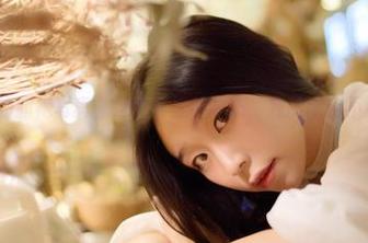 穆零Mu0的旗袍写真，这图片里的姿态，我的眼睛不自觉地跟随。