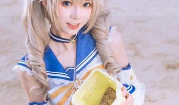 一页一页翻绮太郎kitaro的蕾姆合集，神奇的是，似乎脑海中闪现着些微不妥的念头。