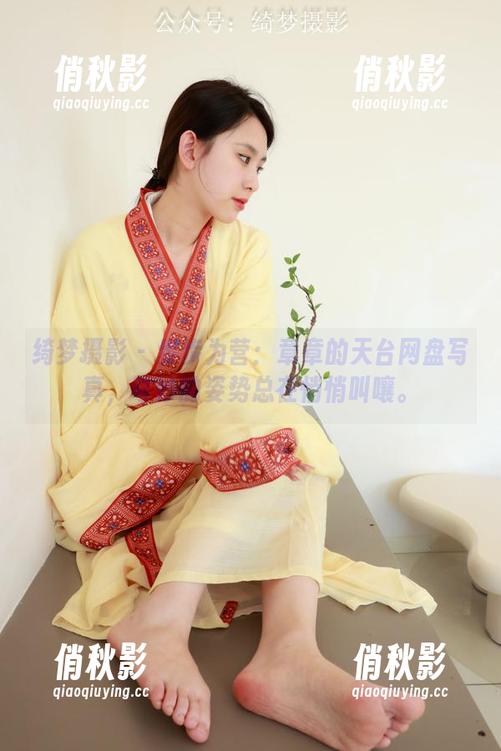 绮梦摄影 - 步步为营：章章的天台网盘写真，奇妙的姿势总在悄悄叫嚷。