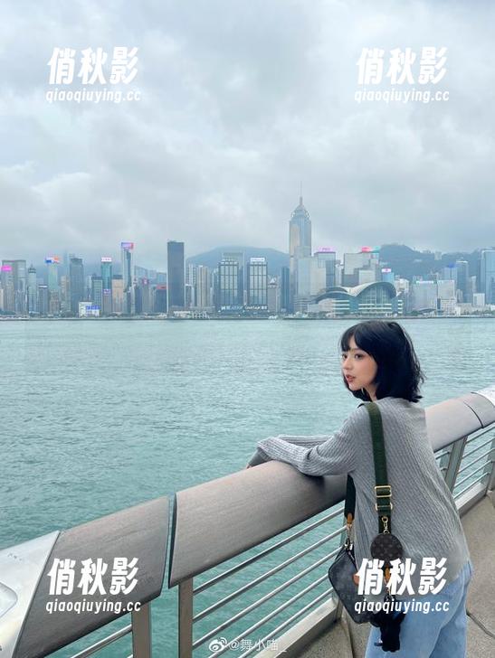 裤里丝的“猫”步——舞小喵自信出击的体态照