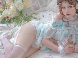 某个意外发现，芊川一笑MNK的透明女仆套图，一如她的笑容轻盈