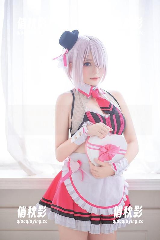 一身泳装的Nikke胜利女神？菌烨tako，你这是让海边的水都blush！