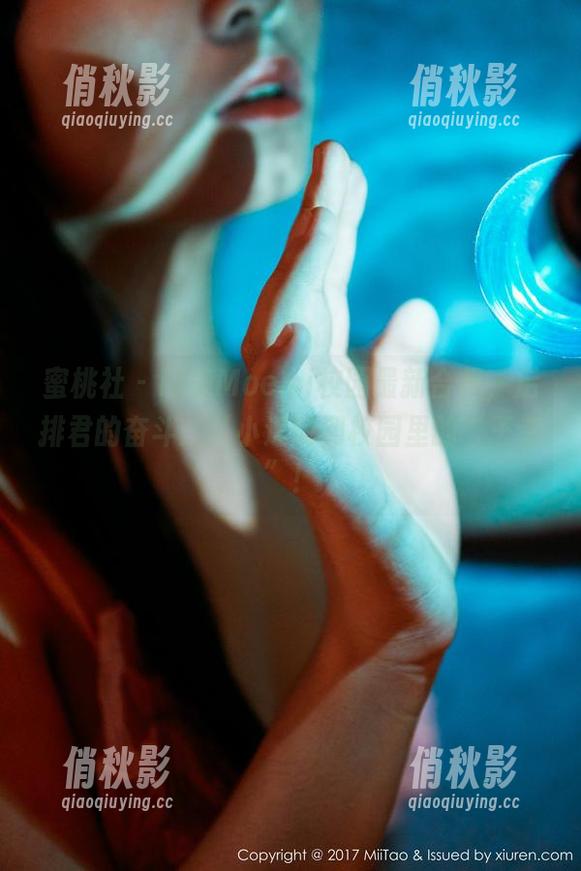 蜜桃社 - 萌美Moemi校园最新合集，后排君的奋斗：从小透明到校园里的“王者”！