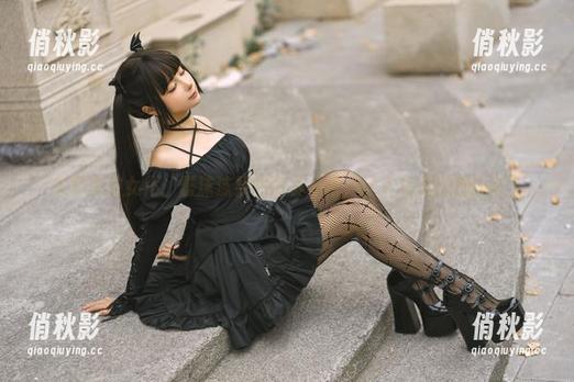 定制漆皮女仆：蠢沫沫果然独具一格，让人有点目瞪口呆。