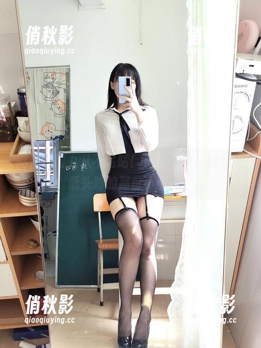 高清的阿九从不咕咕(九言)少女，捕捉到低头时的那份小羞涩。
